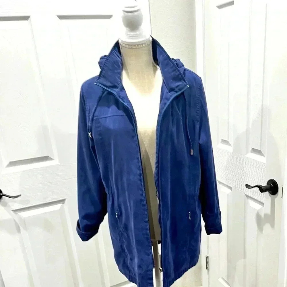 London Fog soft hooded jacket with zip pockets waist cinched tie ❤️
